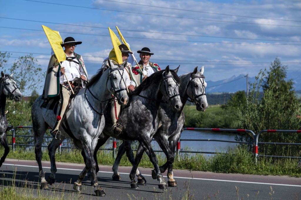 Góralska Bandera Konna w hołdzie Janowi Pawłowi II – Nowy Targ – Ludźmierz 12.06.2022 r.