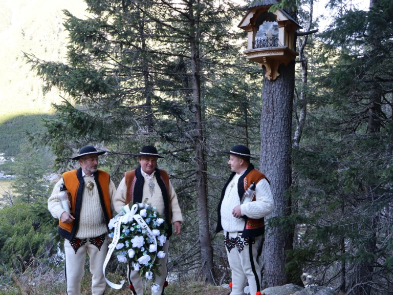 Modlitwa o szczęśliwe powroty. U Matki Boskiej nad Morskim Okiem