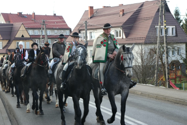 Msza Święta u Gaździny Podhala. To piękne spotkanie miłośników koni z całego regionu